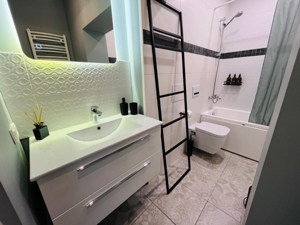 The Right Coast Apartment With Free Private Parking Ryga Zewnętrze zdjęcie